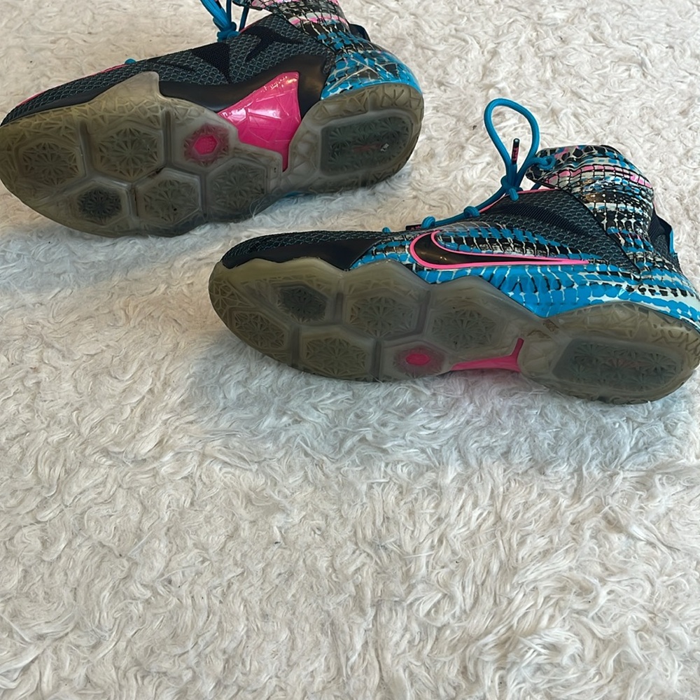 Nike LeBron James 7Y Basketball High Top Sneakers - Picture 5 of 7